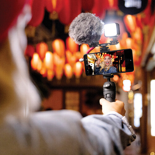 RØDE Vlogger Kit Universal – Shotgun Mic, Light & Tripod for 3.5mm Smartphones