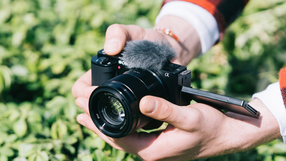 Sony ZV-E10 Mirrorless Camera Bundle with 16-50mm Lens