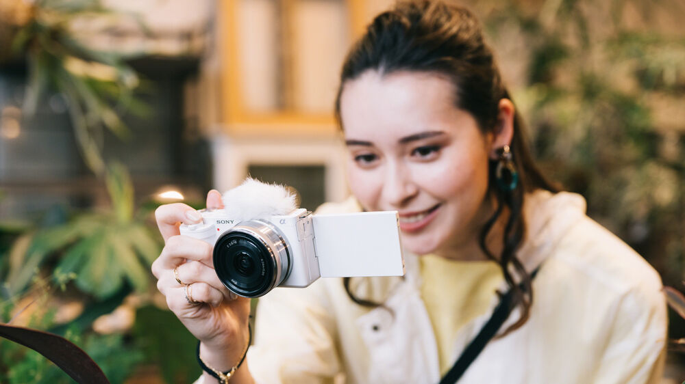 Sony ZV-E10 Mirrorless Camera Bundle with 16-50mm Lens